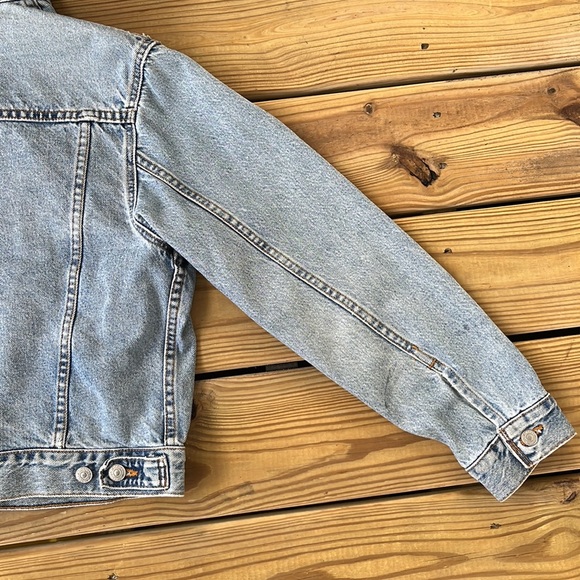 Vintage Levi’s Women’s 4 Pockets Faded Trucker Jean Jacket - Picture 13 of 15